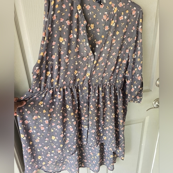 Torrid  Floral Sheer Chiffon Tunic Shirt Sz 2X  Babydoll High Low Roll Tab Sleev - Picture 8 of 12